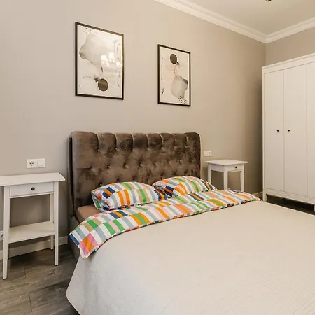 Grand Apartment *